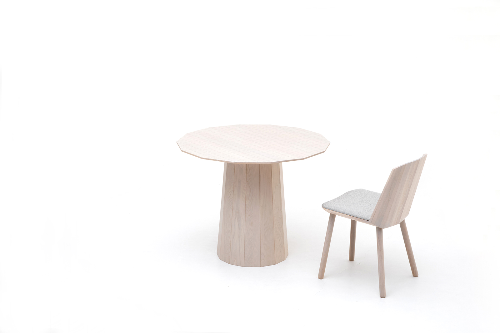 Colour Wood Dining 95 ‒ KARIMOKU NEW STANDARD (KNS)