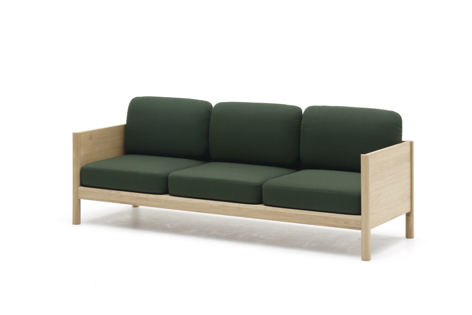 Castor Lobby Sofa 3-Seater ‒ KARIMOKU NEW STANDARD (KNS)
