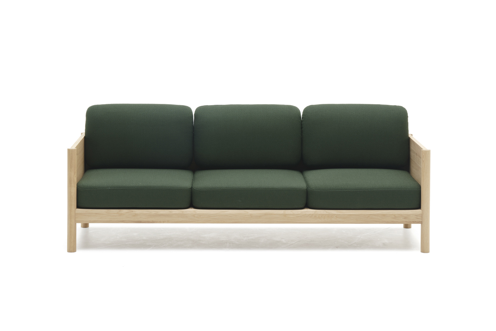 Castor Lobby Sofa 3-Seater ‒ KARIMOKU NEW STANDARD (KNS)
